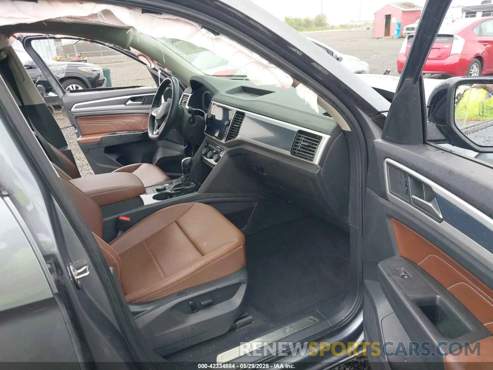 5 Photograph of a damaged car 1V2SR2CA5PC535282 VOLKSWAGEN ATLAS 2023