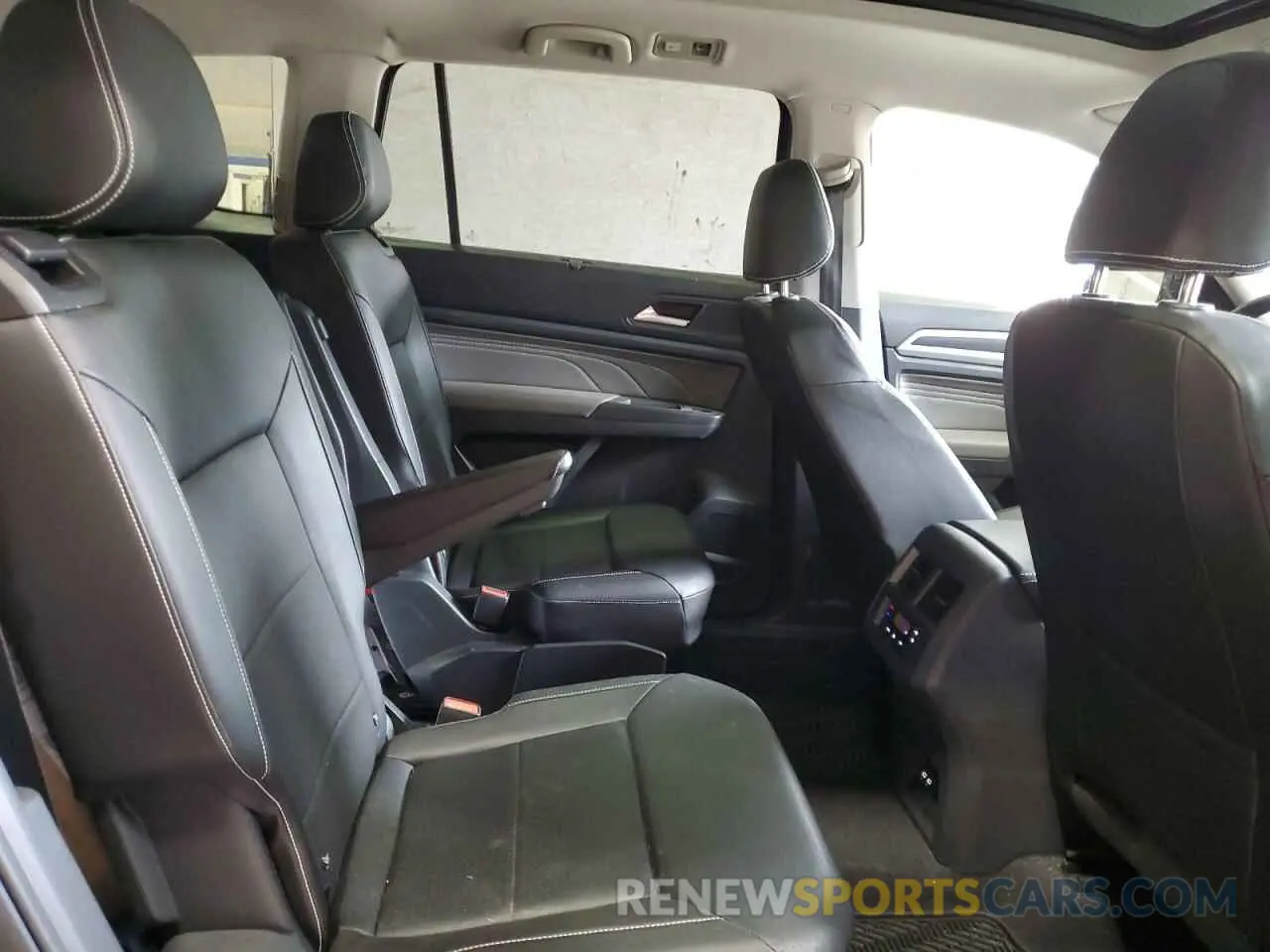 11 Photograph of a damaged car 1V2SR2CAXPC512824 VOLKSWAGEN ATLAS 2023