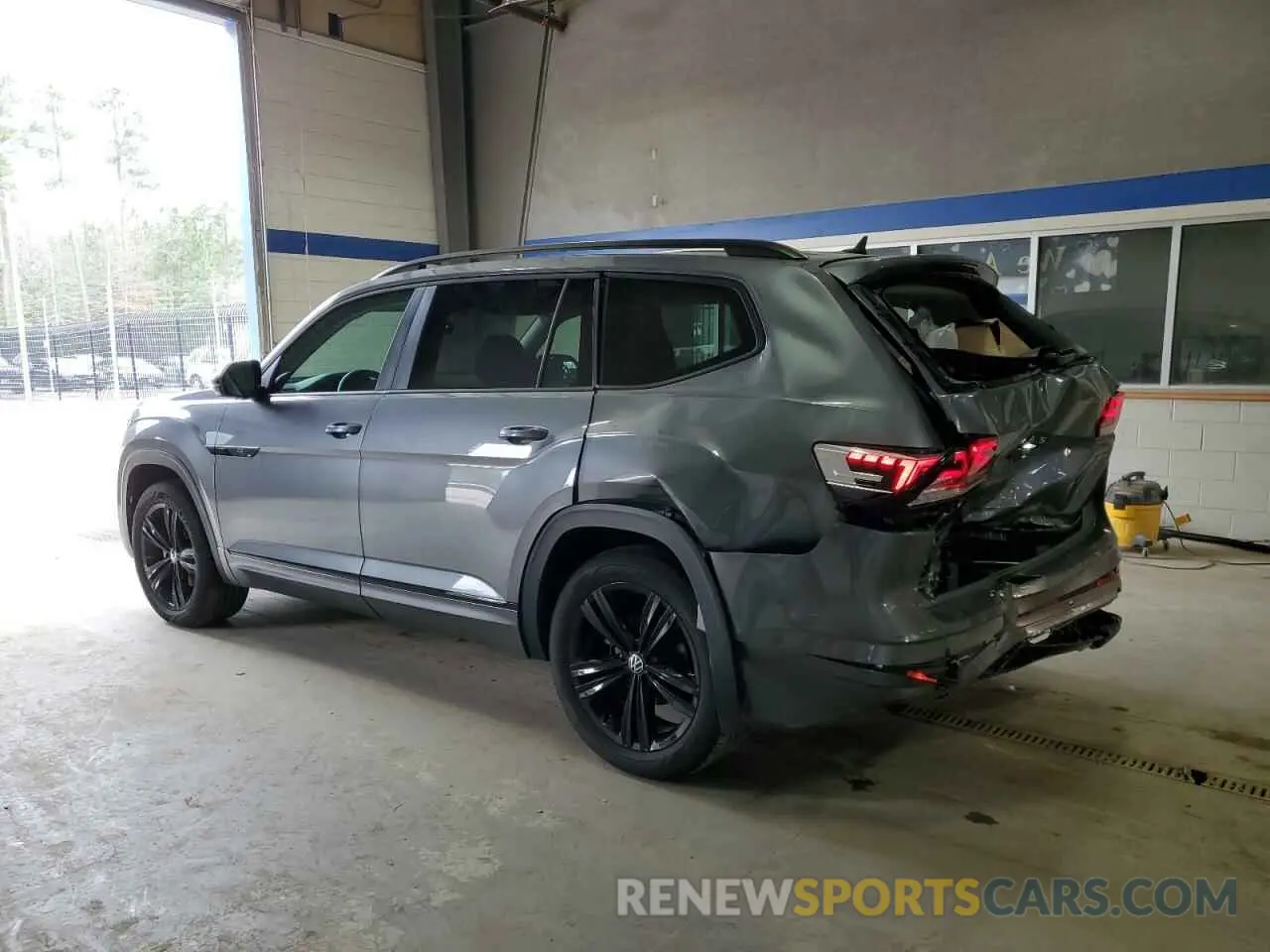 2 Photograph of a damaged car 1V2SR2CAXPC512824 VOLKSWAGEN ATLAS 2023