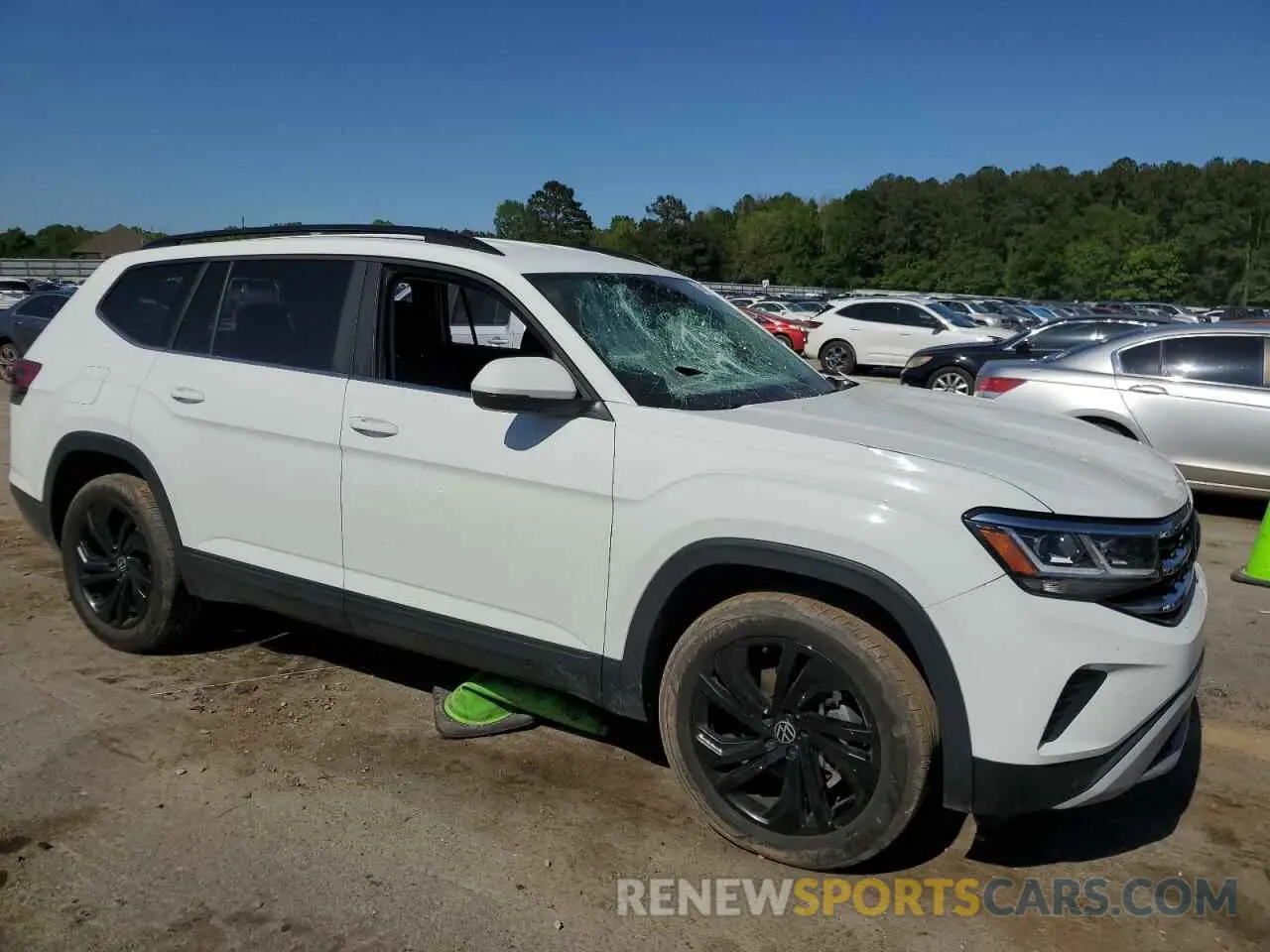 4 Photograph of a damaged car 1V2WR2CA1PC530856 VOLKSWAGEN ATLAS 2023