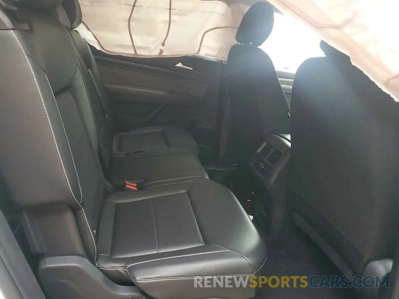 10 Photograph of a damaged car 1V2WR2CA5PC557834 VOLKSWAGEN ATLAS 2023