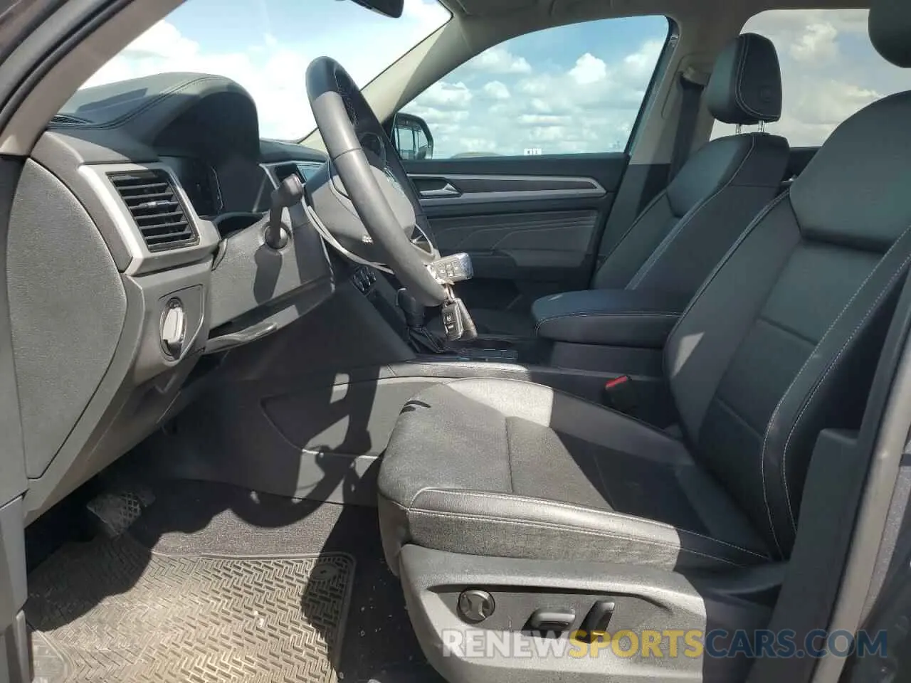 7 Photograph of a damaged car 1V2WR2CA6PC555946 VOLKSWAGEN ATLAS 2023
