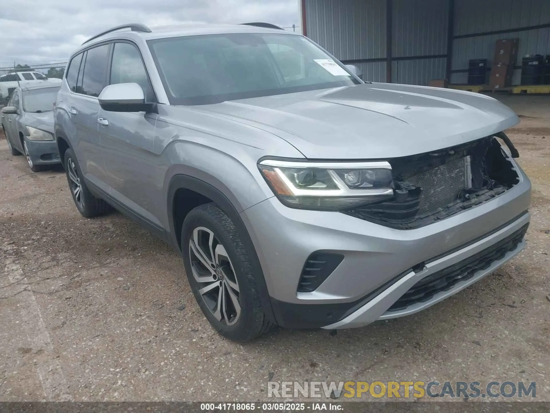 18 Photograph of a damaged car 1V2WR2CAXPC505406 VOLKSWAGEN ATLAS 2023