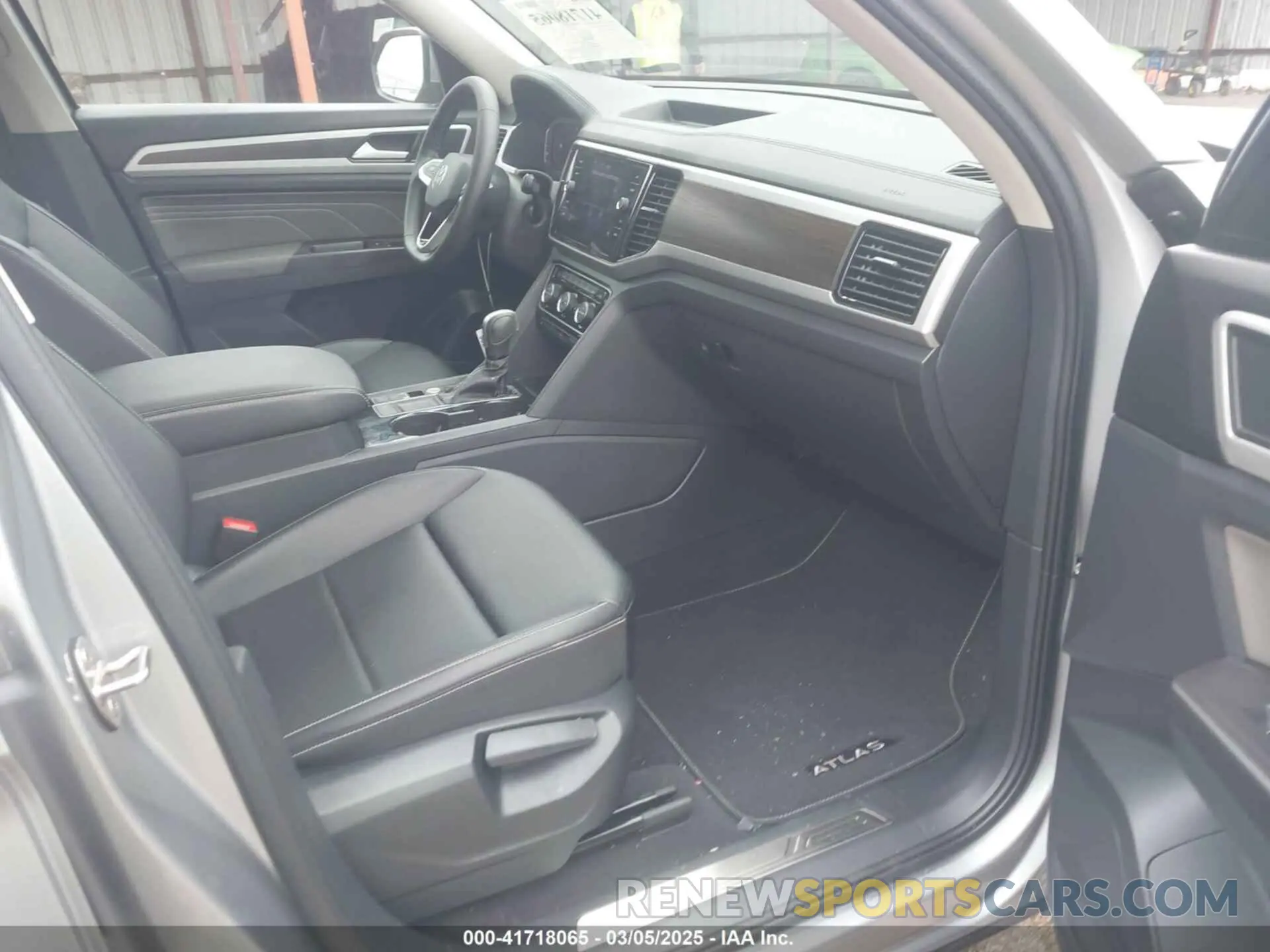 5 Photograph of a damaged car 1V2WR2CAXPC505406 VOLKSWAGEN ATLAS 2023