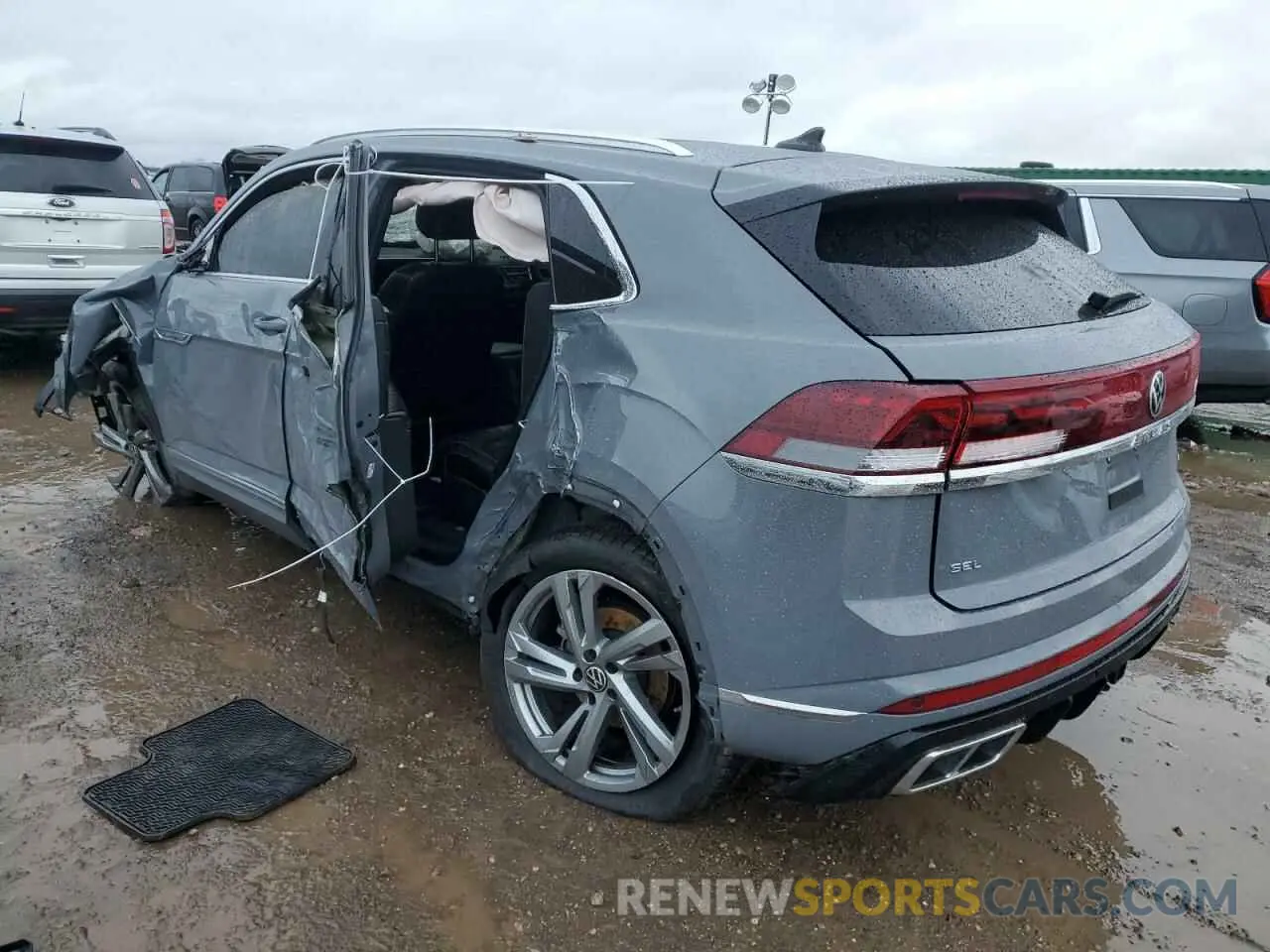 2 Photograph of a damaged car 1V2AE2CA0RC211358 VOLKSWAGEN ATLAS 2024