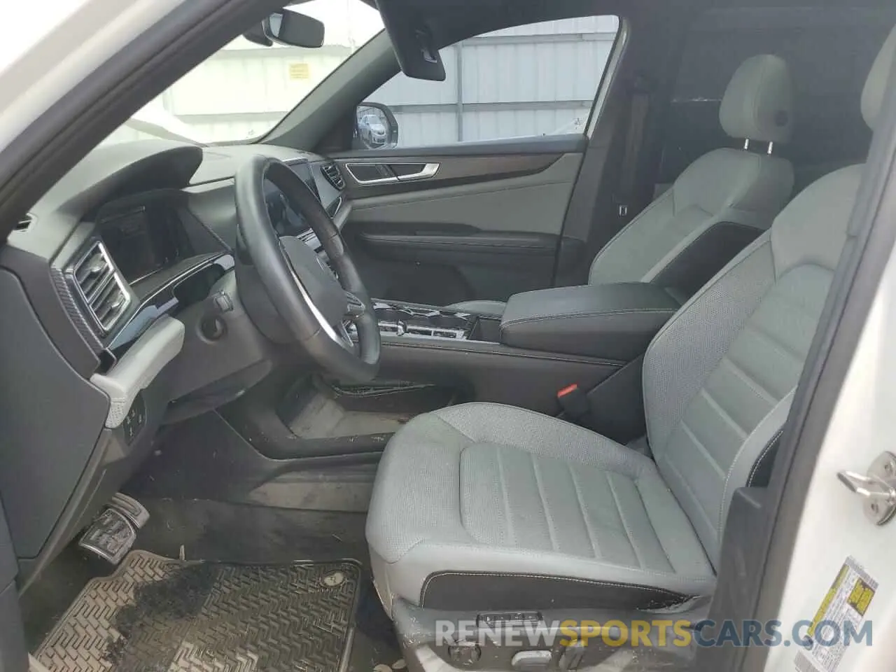 7 Photograph of a damaged car 1V2AE2CA1RC211093 VOLKSWAGEN ATLAS 2024