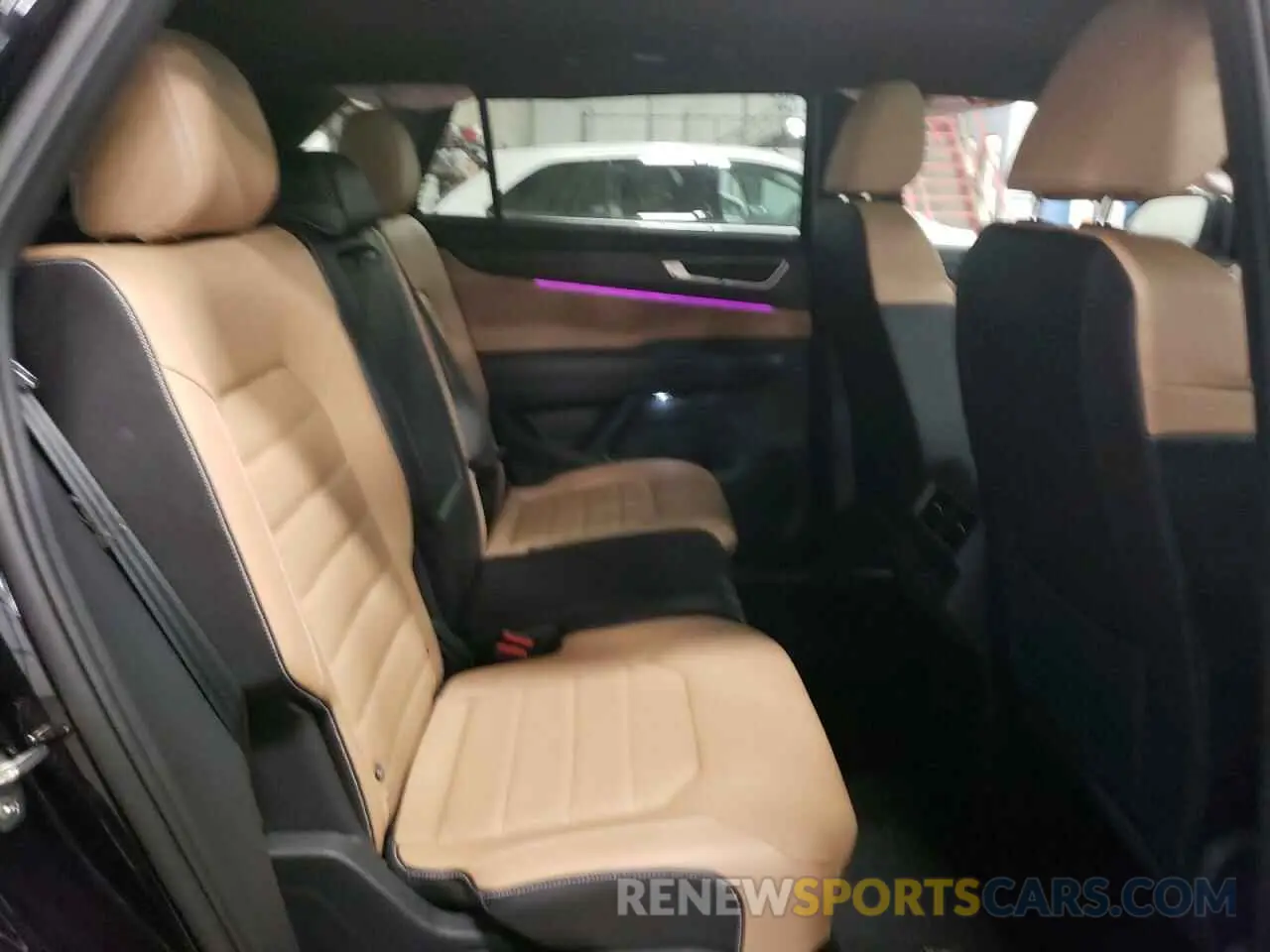 11 Photograph of a damaged car 1V2AE2CA2RC242417 VOLKSWAGEN ATLAS 2024