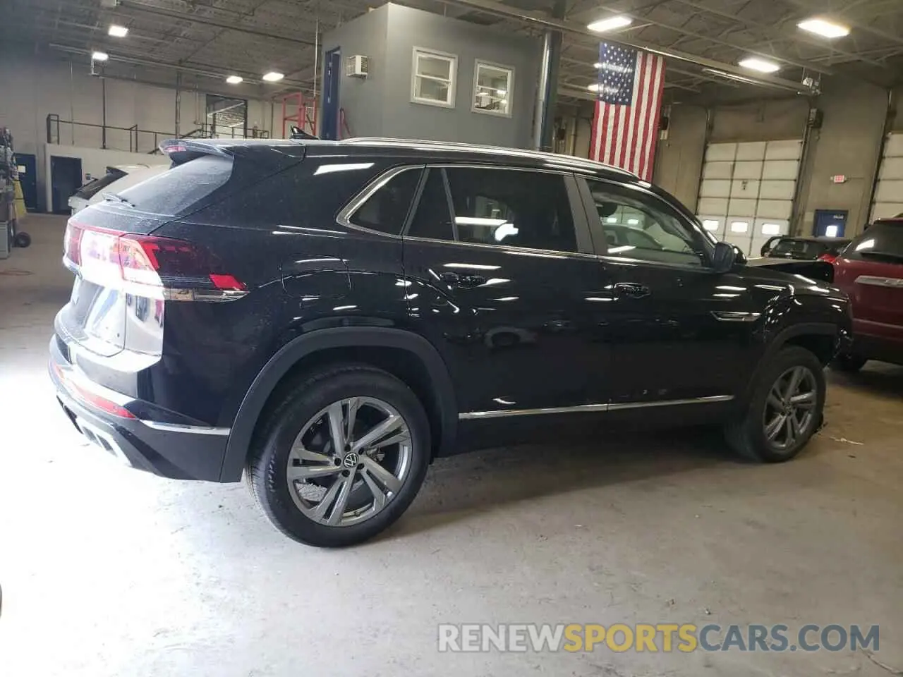 3 Photograph of a damaged car 1V2AE2CA2RC242417 VOLKSWAGEN ATLAS 2024