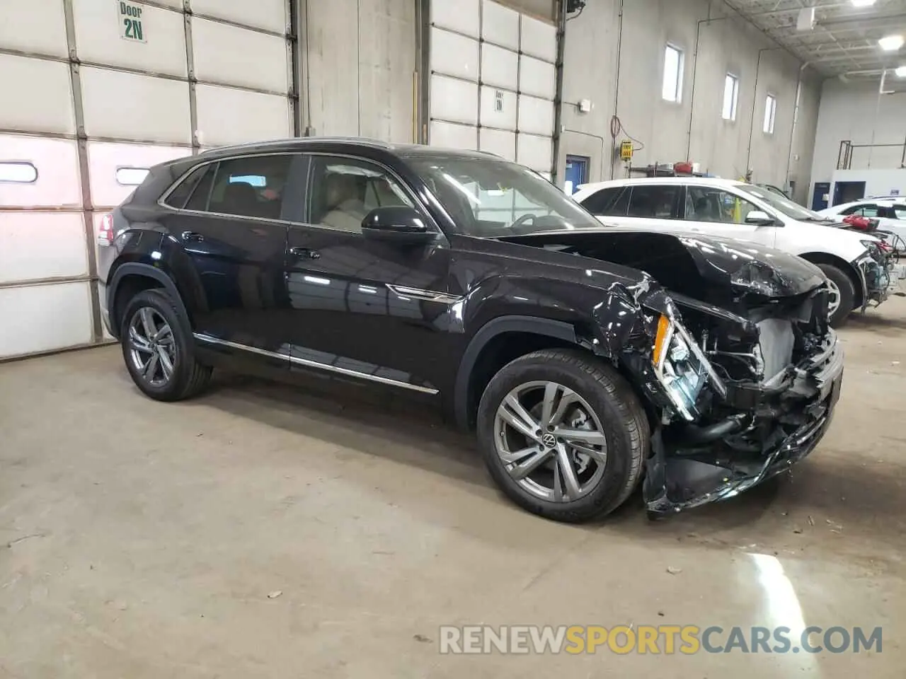 4 Photograph of a damaged car 1V2AE2CA2RC242417 VOLKSWAGEN ATLAS 2024