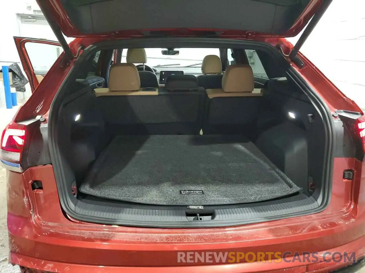 6 Photograph of a damaged car 1V2AE2CA4RC216465 VOLKSWAGEN ATLAS 2024