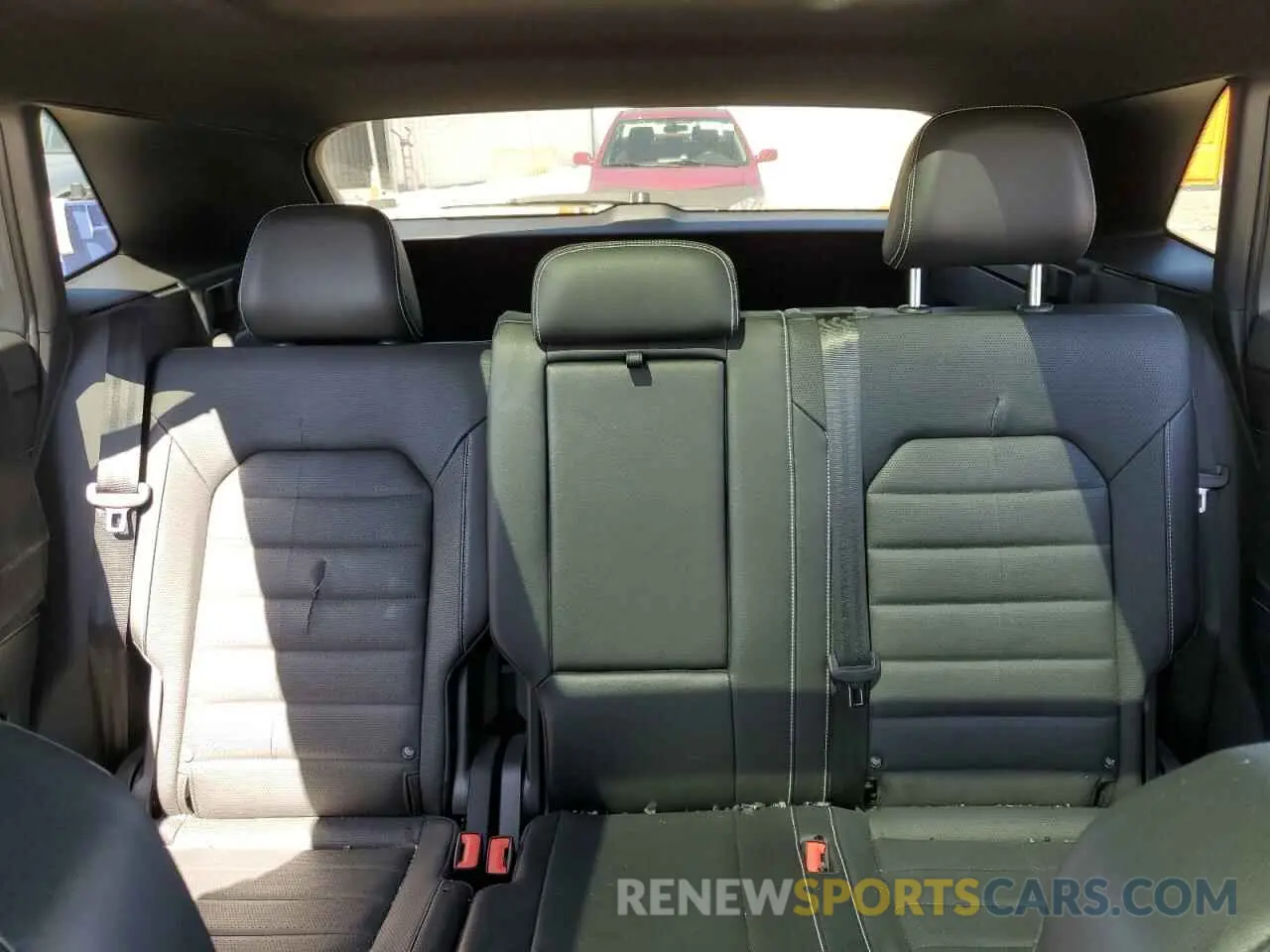 10 Photograph of a damaged car 1V2AE2CA5RC229421 VOLKSWAGEN ATLAS 2024