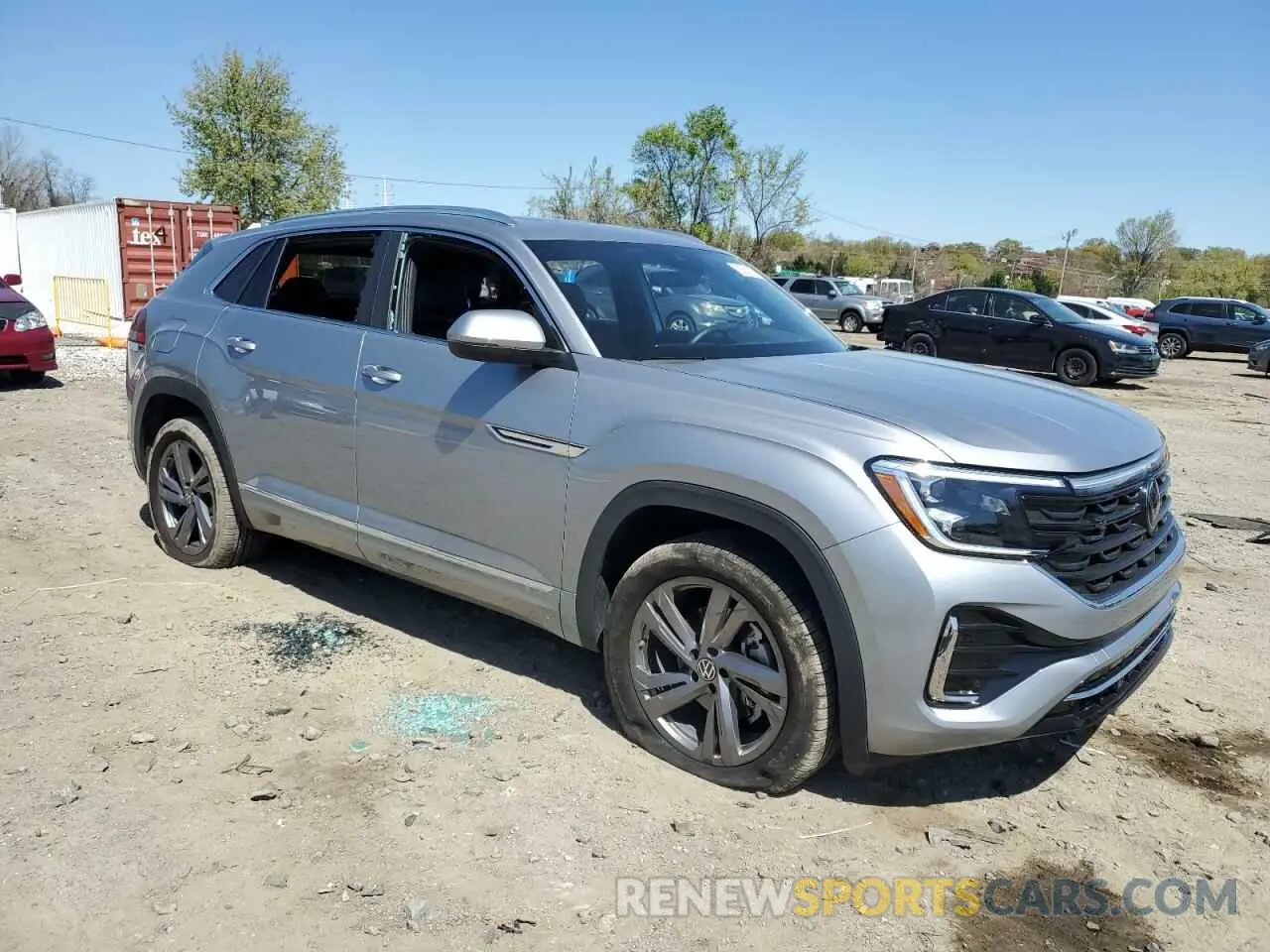 4 Photograph of a damaged car 1V2AE2CA5RC229421 VOLKSWAGEN ATLAS 2024