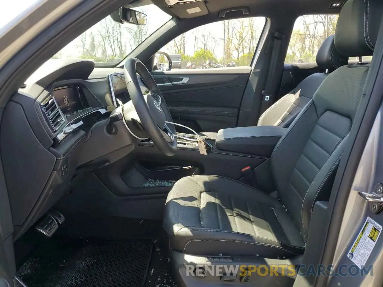 7 Photograph of a damaged car 1V2AE2CA5RC229421 VOLKSWAGEN ATLAS 2024