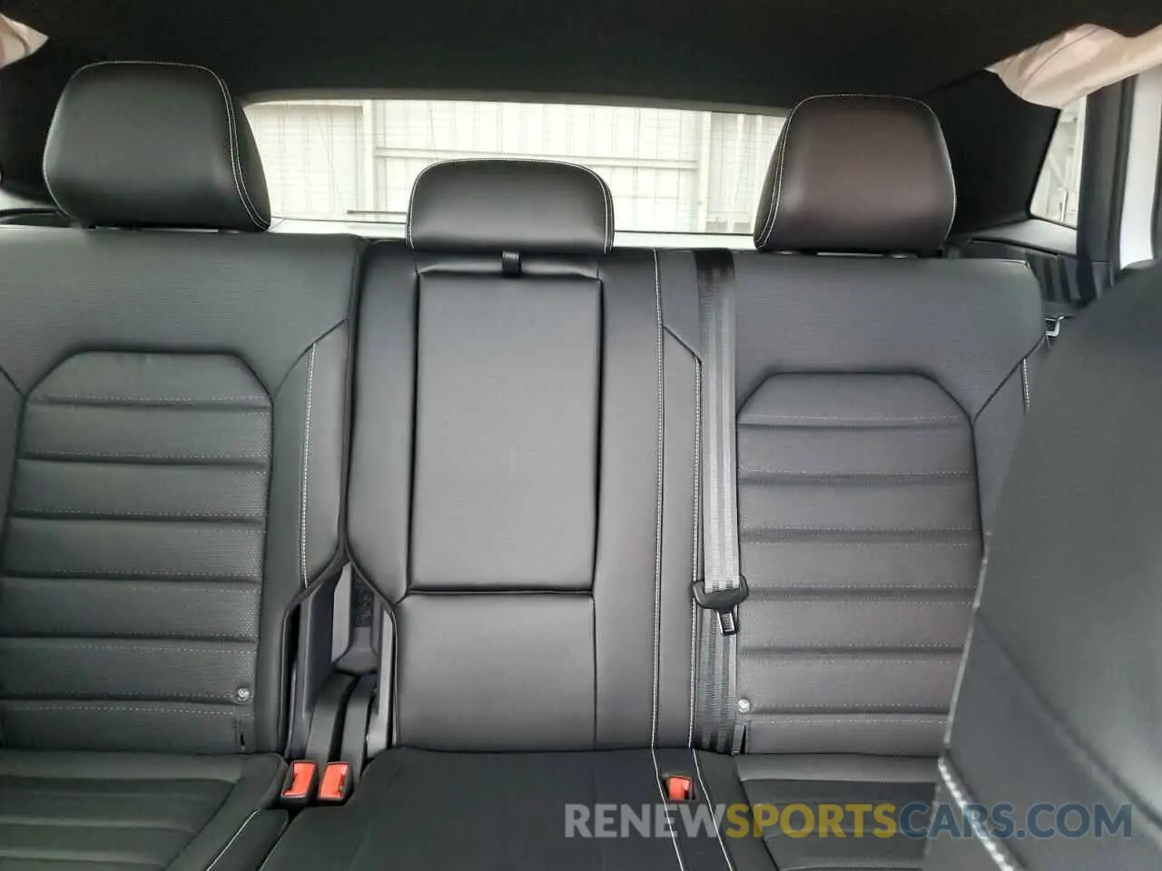 10 Photograph of a damaged car 1V2AE2CA5RC235798 VOLKSWAGEN ATLAS 2024