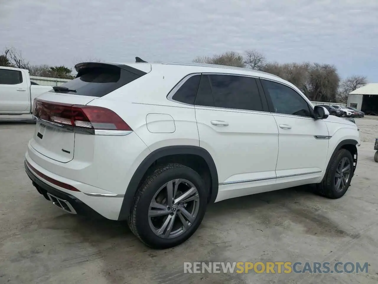 3 Photograph of a damaged car 1V2AE2CA5RC235798 VOLKSWAGEN ATLAS 2024