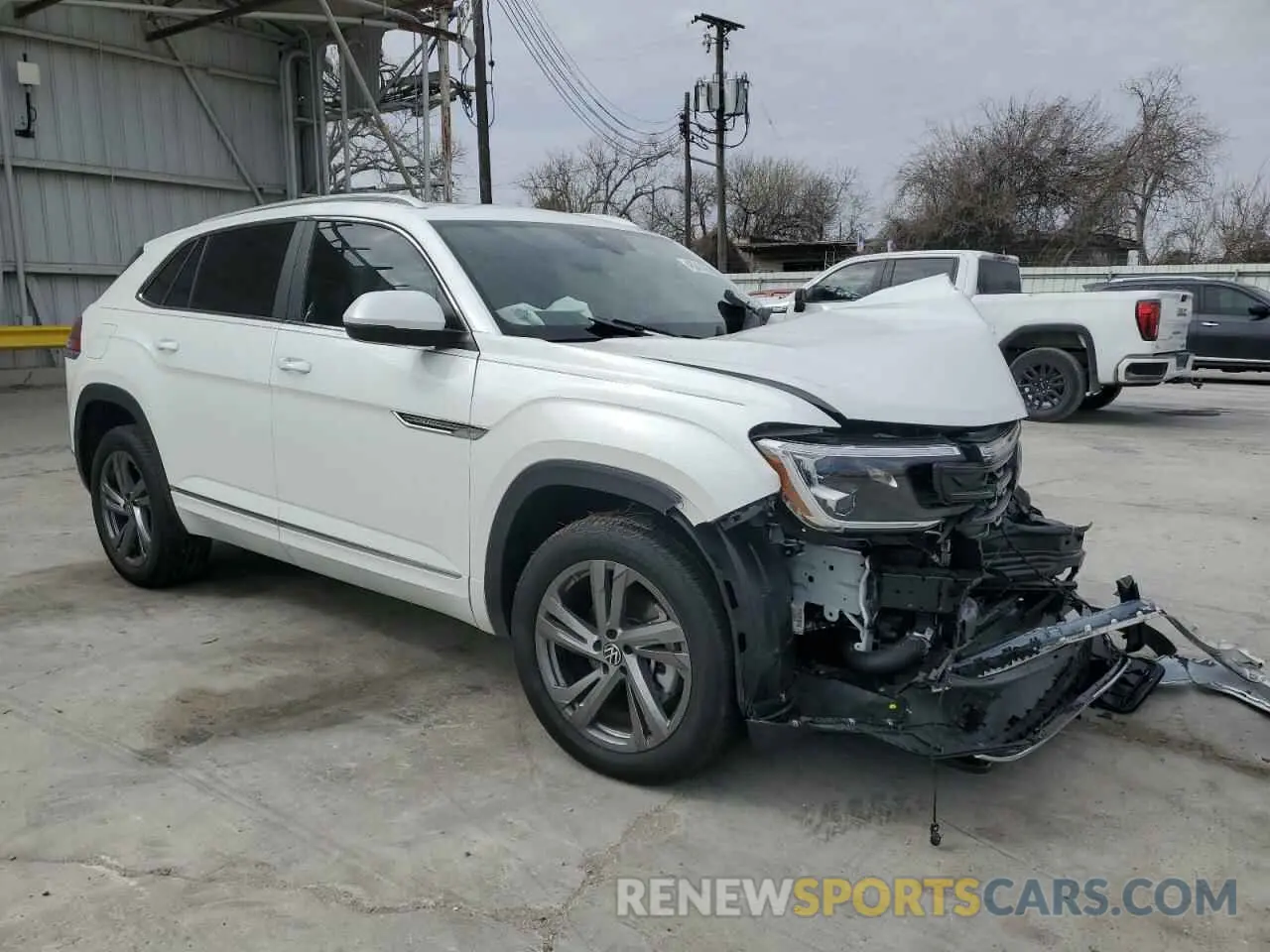 4 Photograph of a damaged car 1V2AE2CA5RC235798 VOLKSWAGEN ATLAS 2024