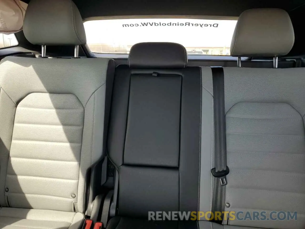 10 Photograph of a damaged car 1V2AE2CAXRC228149 VOLKSWAGEN ATLAS 2024
