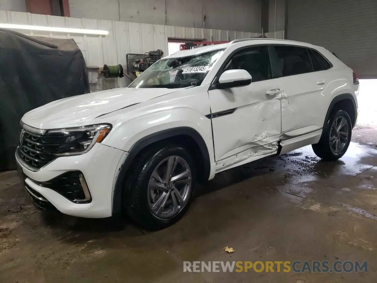 1 Photograph of a damaged car 1V2AE2CAXRC233383 VOLKSWAGEN ATLAS 2024