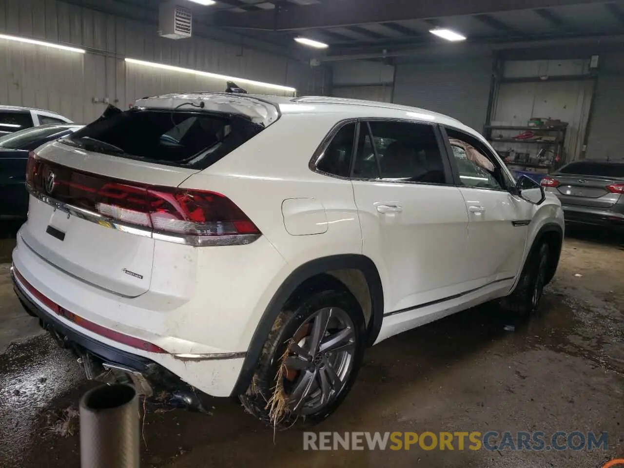 3 Photograph of a damaged car 1V2AE2CAXRC233383 VOLKSWAGEN ATLAS 2024