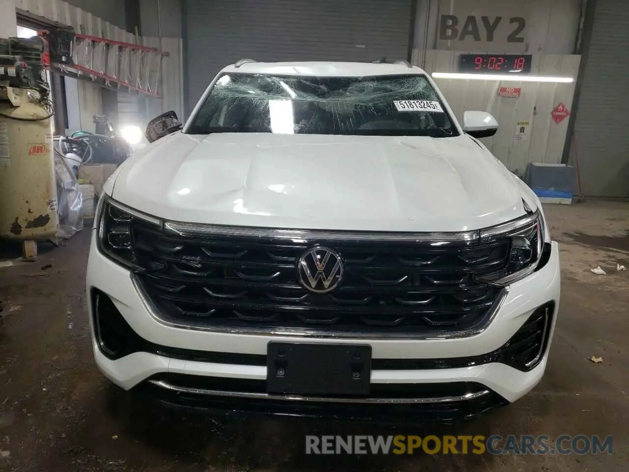 5 Photograph of a damaged car 1V2AE2CAXRC233383 VOLKSWAGEN ATLAS 2024