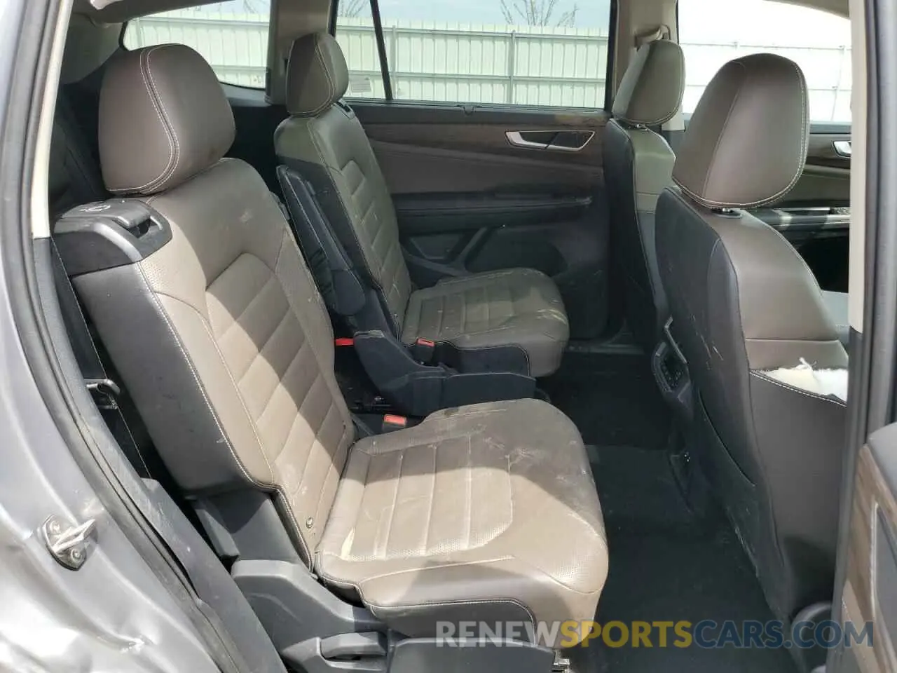 11 Photograph of a damaged car 1V2BR2CA3RC523103 VOLKSWAGEN ATLAS 2024