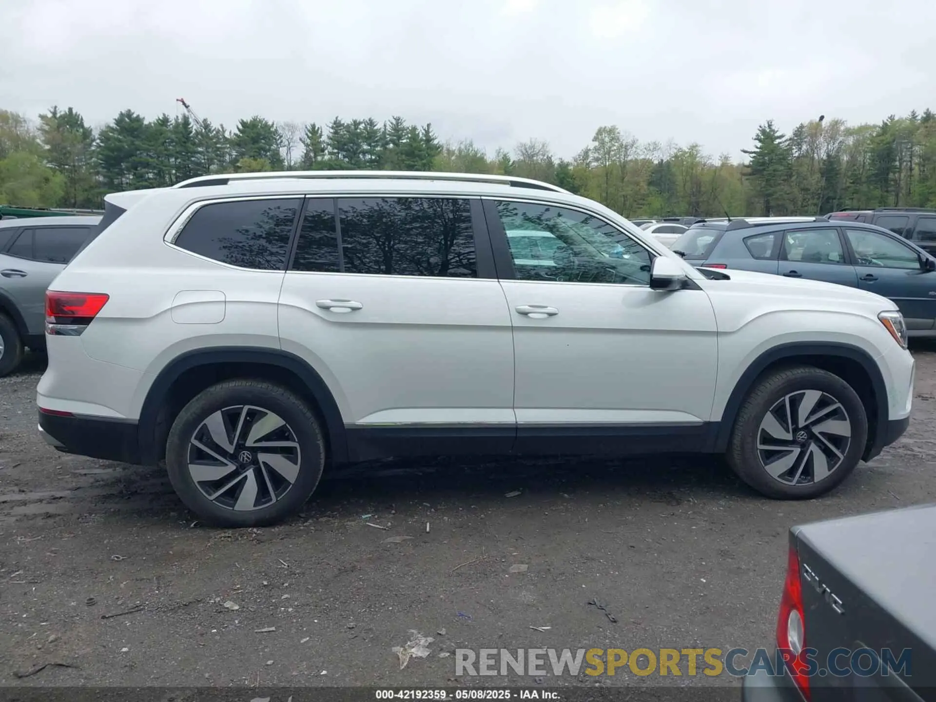 13 Photograph of a damaged car 1V2BR2CA5RC549542 VOLKSWAGEN ATLAS 2024