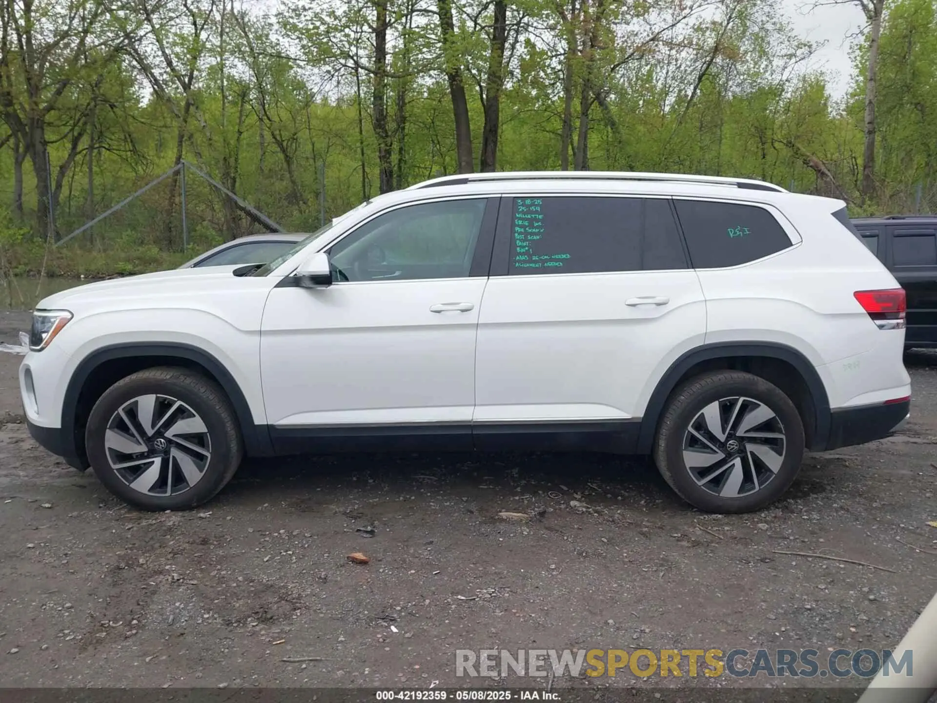 14 Photograph of a damaged car 1V2BR2CA5RC549542 VOLKSWAGEN ATLAS 2024