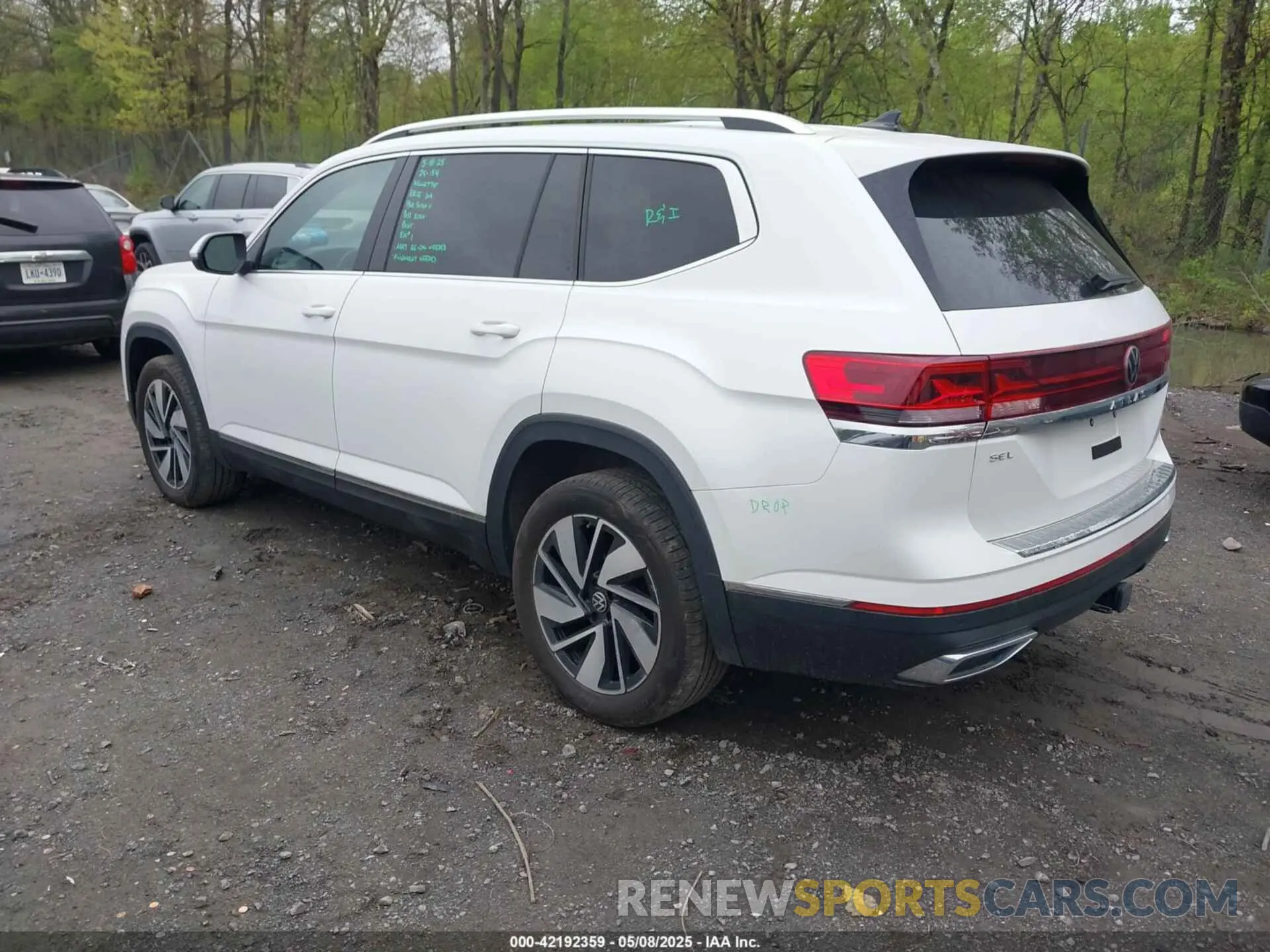 3 Photograph of a damaged car 1V2BR2CA5RC549542 VOLKSWAGEN ATLAS 2024