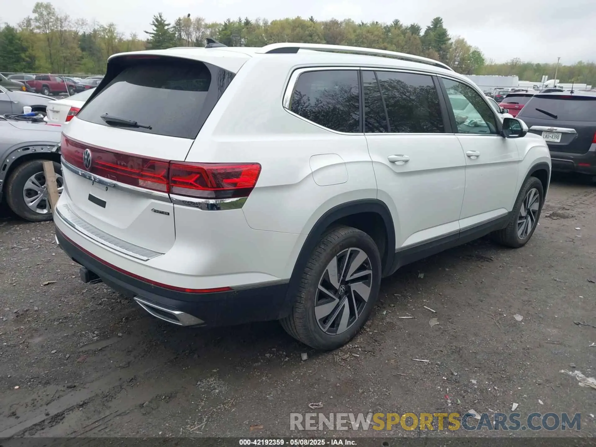 4 Photograph of a damaged car 1V2BR2CA5RC549542 VOLKSWAGEN ATLAS 2024