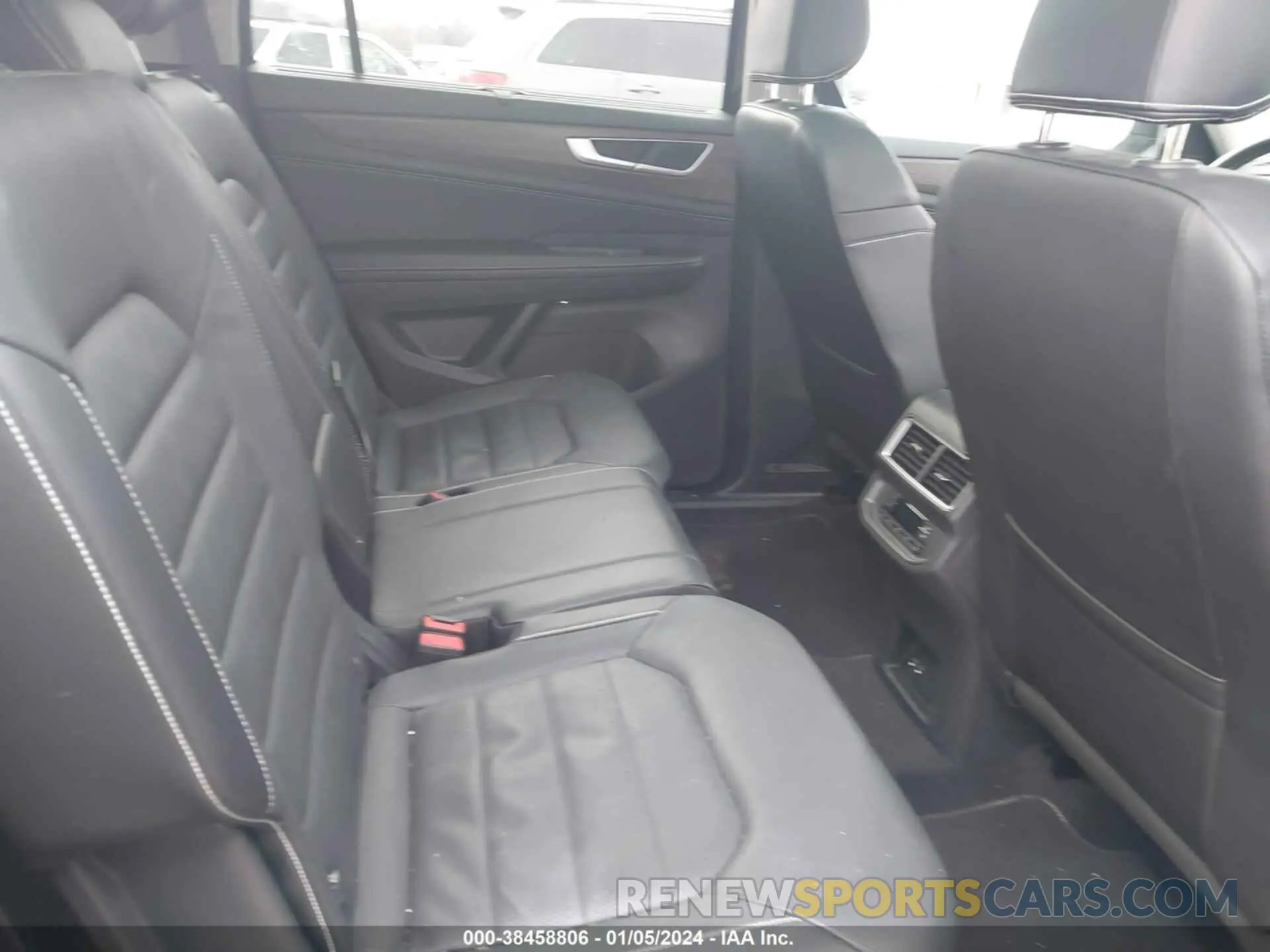 8 Photograph of a damaged car 1V2BR2CA6RC501063 VOLKSWAGEN ATLAS 2024