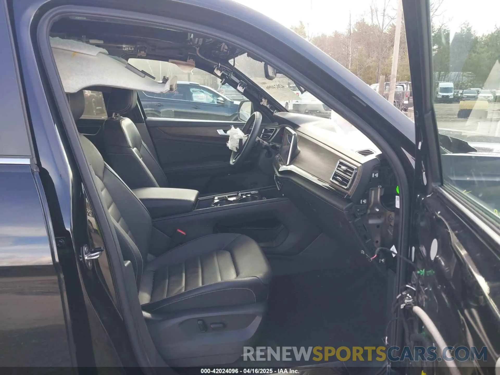 5 Photograph of a damaged car 1V2BR2CA9RC513000 VOLKSWAGEN ATLAS 2024