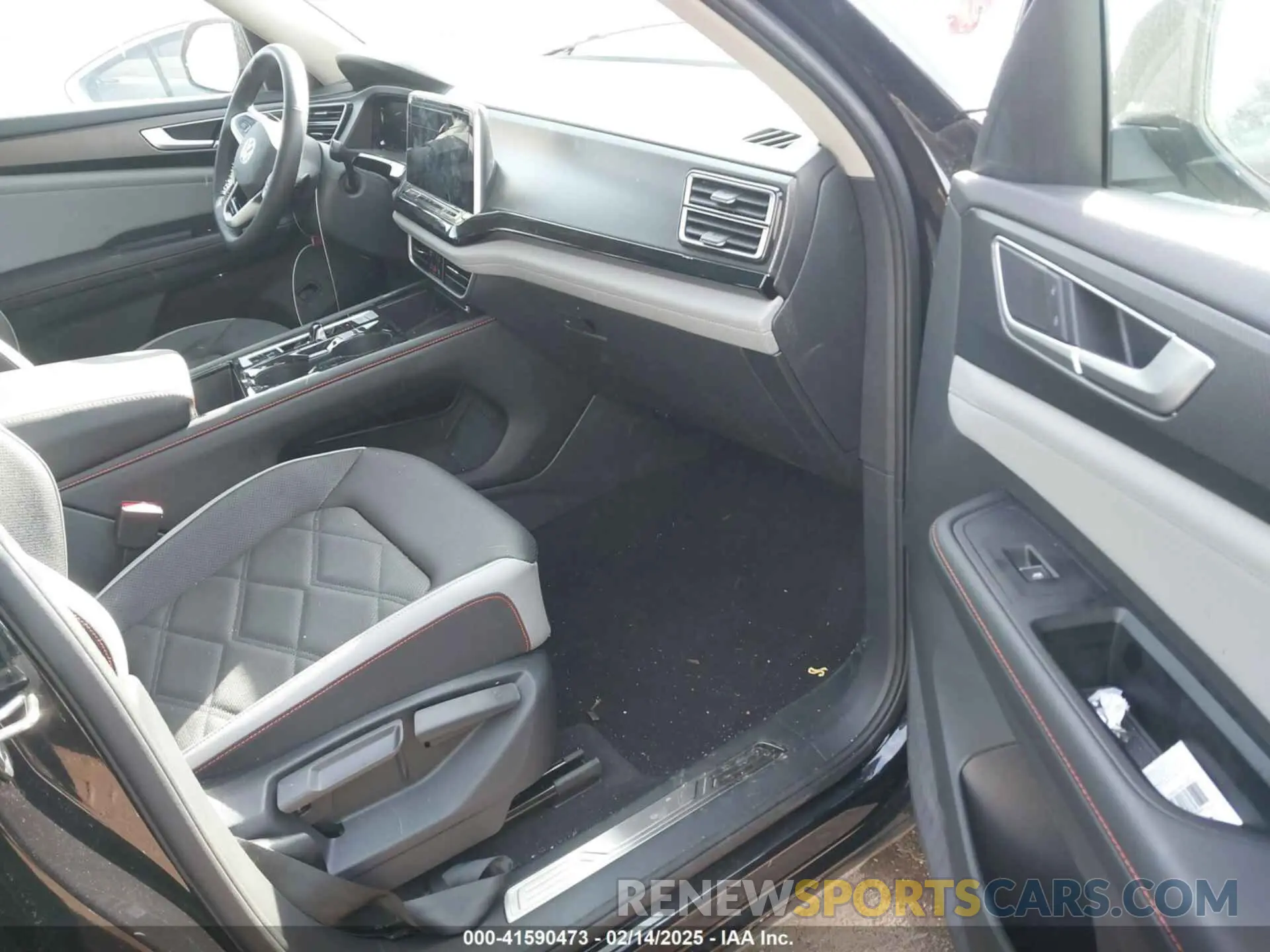 5 Photograph of a damaged car 1V2CR2CA1RC579660 VOLKSWAGEN ATLAS 2024