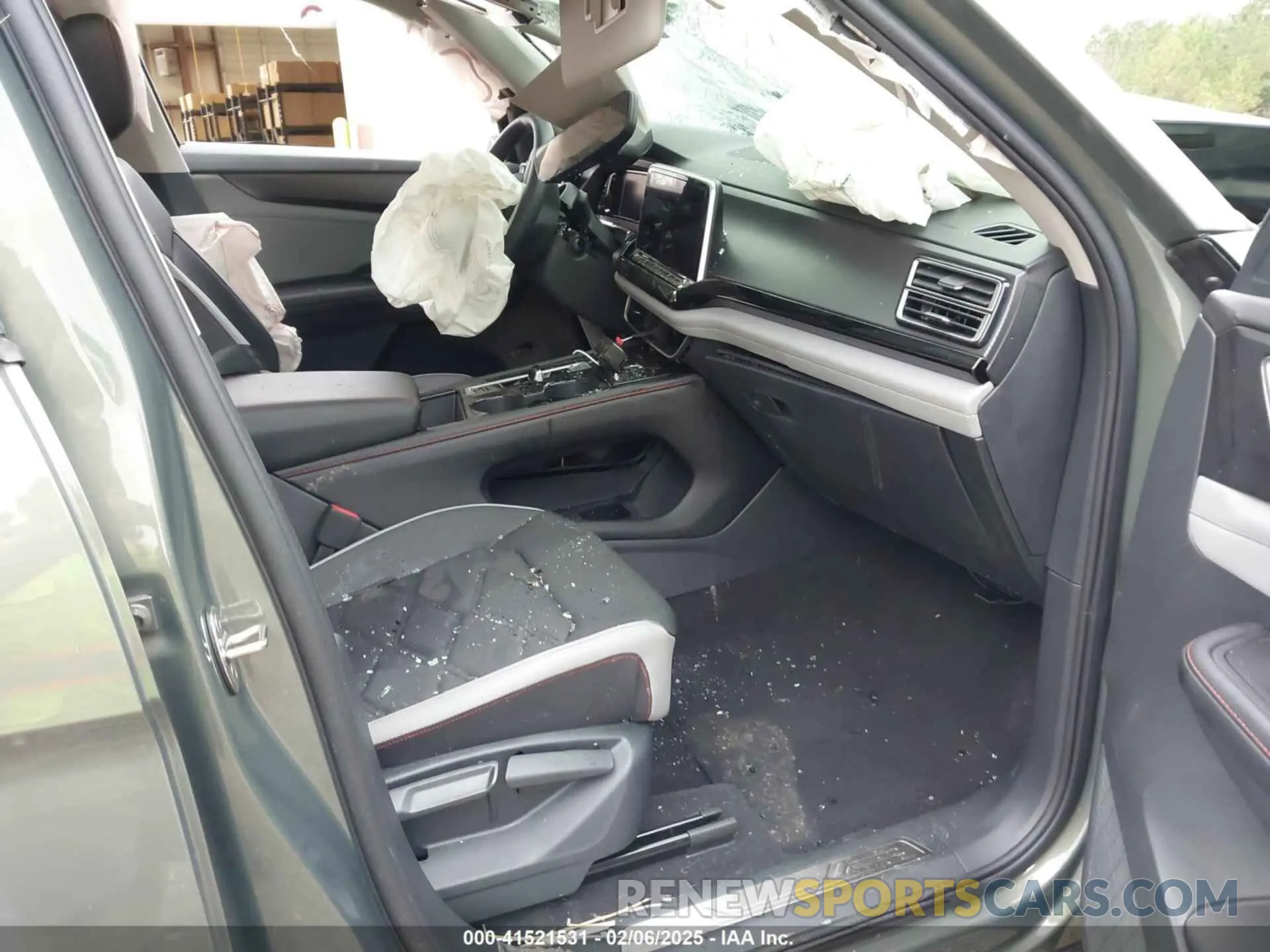 5 Photograph of a damaged car 1V2CR2CA2RC596063 VOLKSWAGEN ATLAS 2024