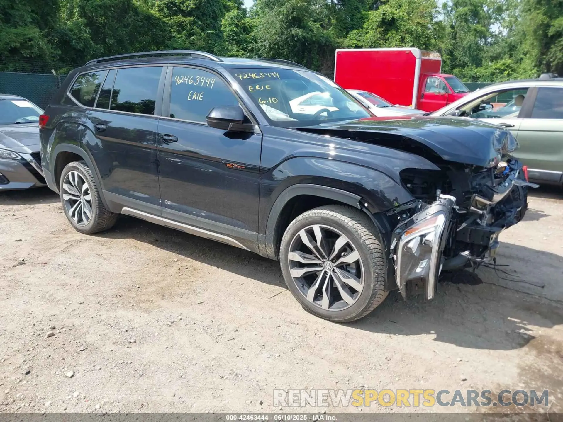 1 Photograph of a damaged car 1V2CR2CA4RC579670 VOLKSWAGEN ATLAS 2024