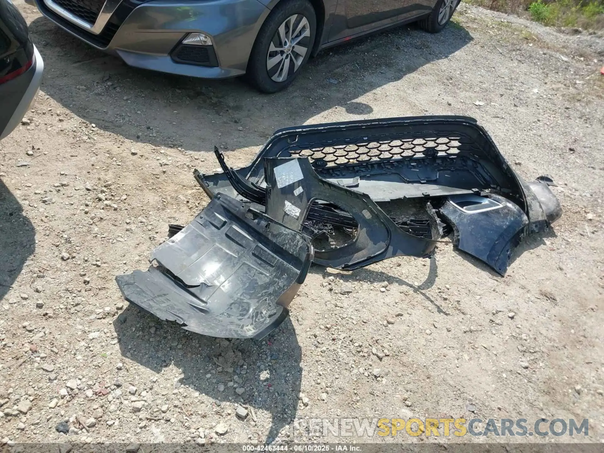 11 Photograph of a damaged car 1V2CR2CA4RC579670 VOLKSWAGEN ATLAS 2024