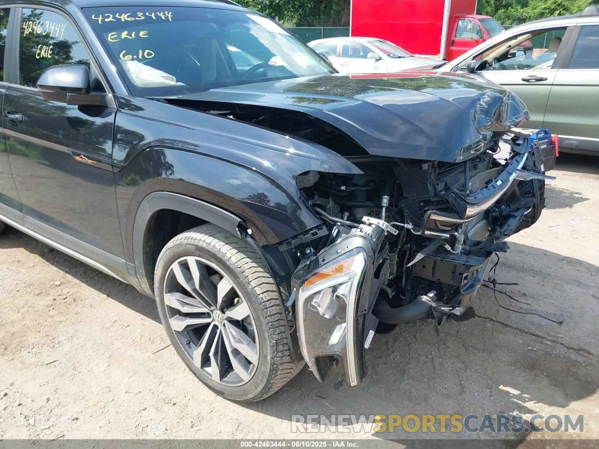 18 Photograph of a damaged car 1V2CR2CA4RC579670 VOLKSWAGEN ATLAS 2024