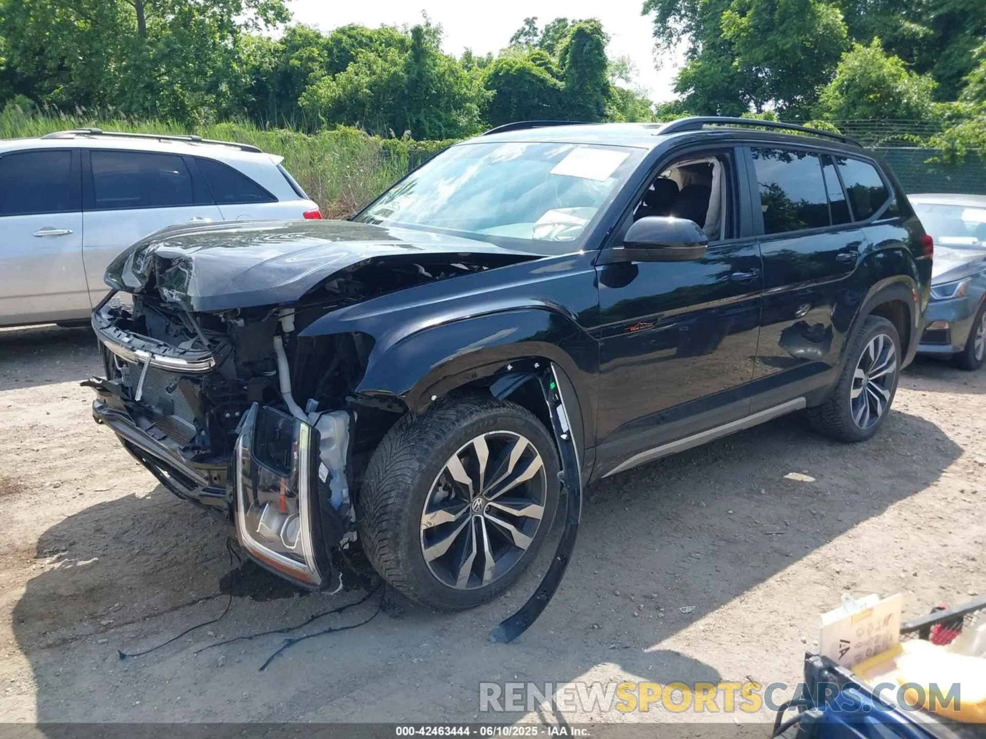 2 Photograph of a damaged car 1V2CR2CA4RC579670 VOLKSWAGEN ATLAS 2024