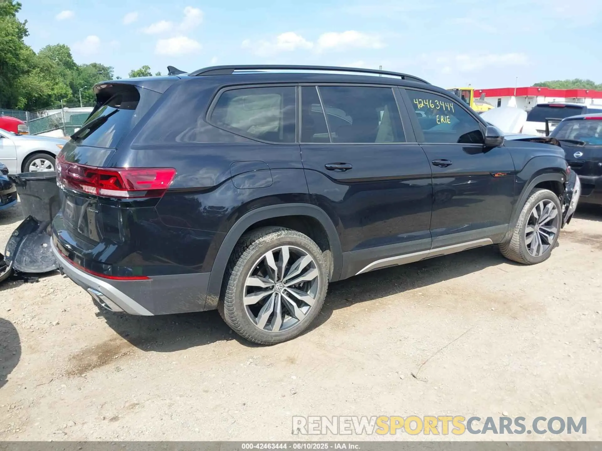 4 Photograph of a damaged car 1V2CR2CA4RC579670 VOLKSWAGEN ATLAS 2024