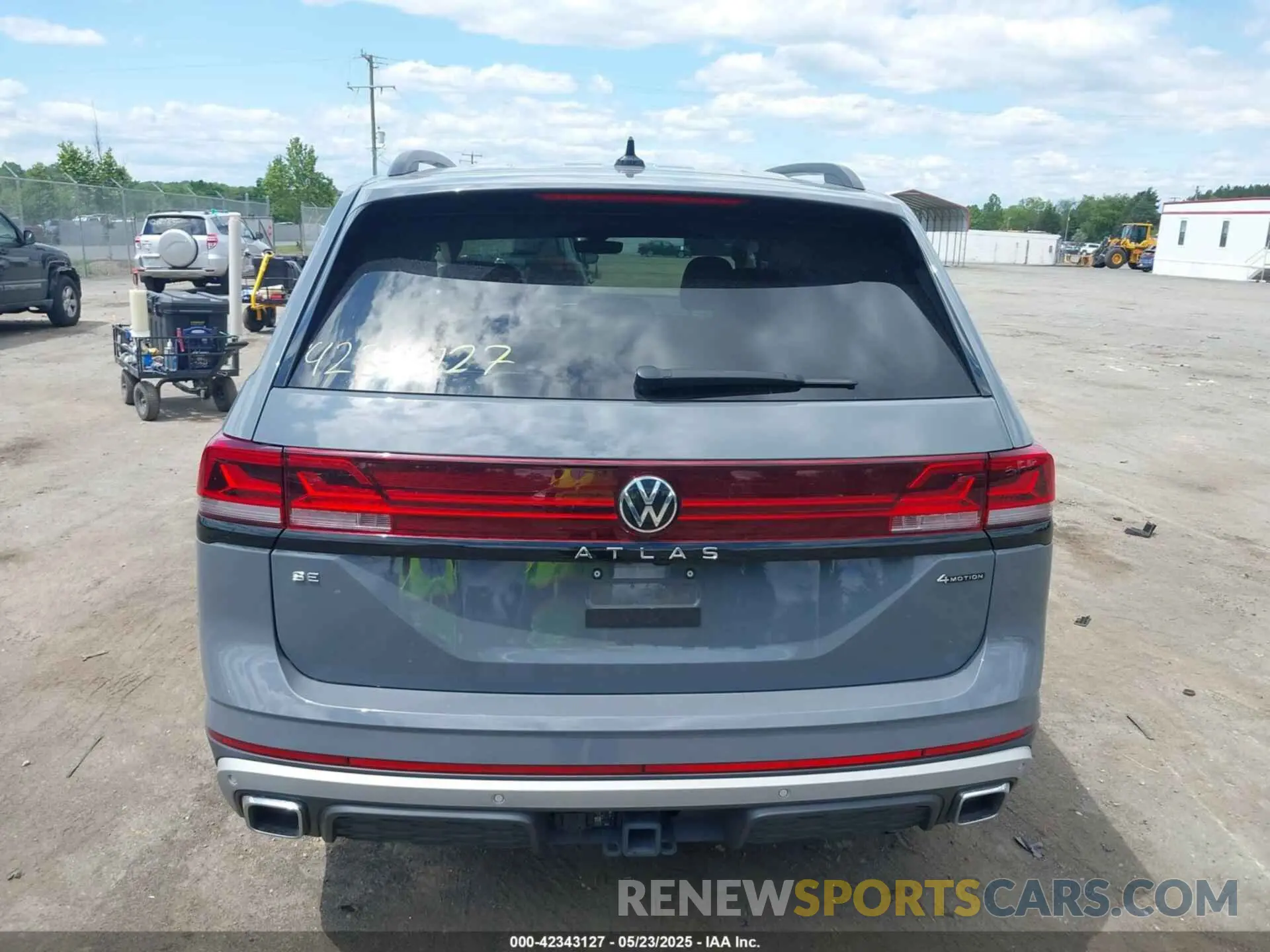 16 Photograph of a damaged car 1V2CR2CA8RC561771 VOLKSWAGEN ATLAS 2024