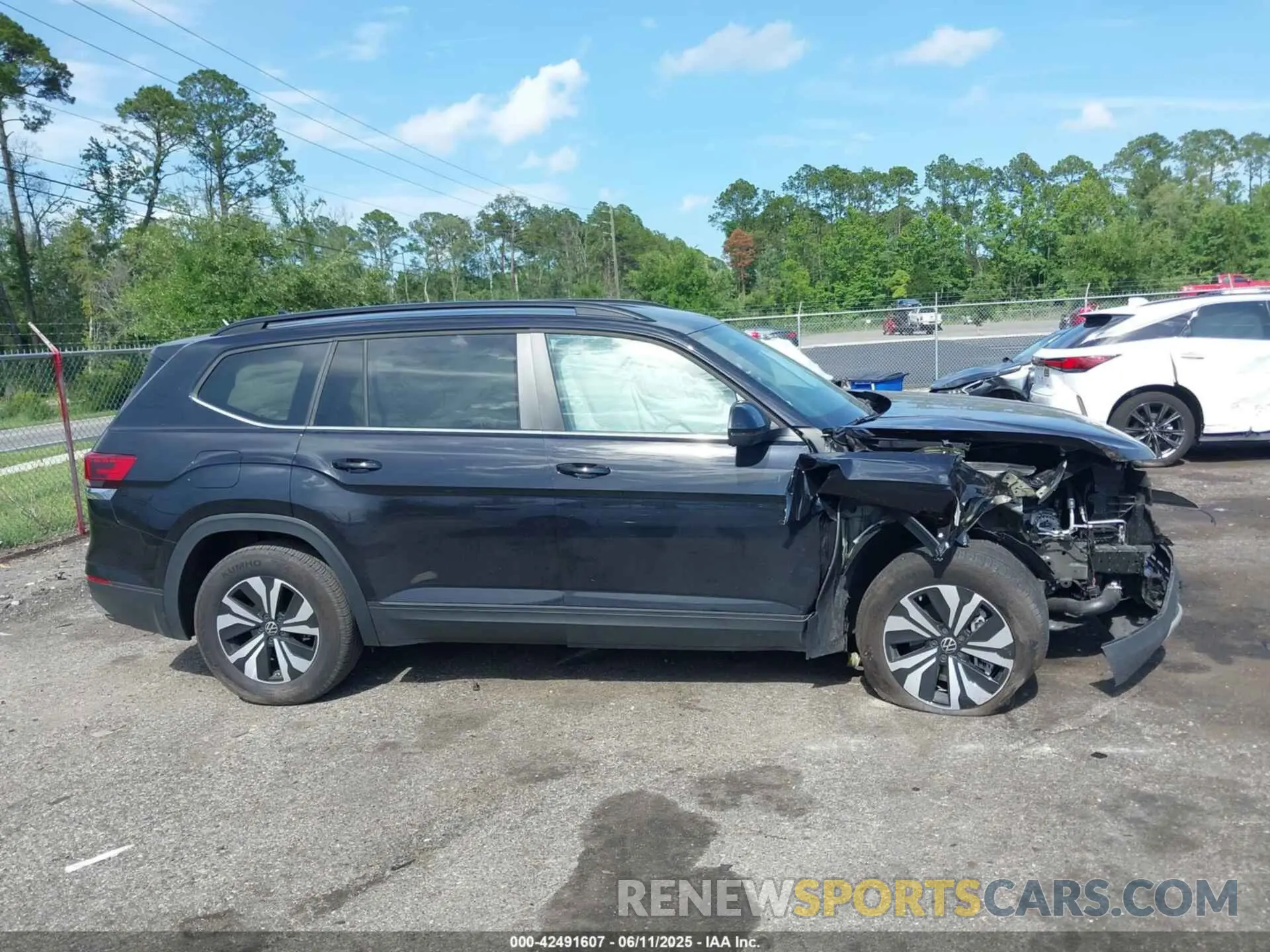 13 Photograph of a damaged car 1V2DR2CA1RC576374 VOLKSWAGEN ATLAS 2024