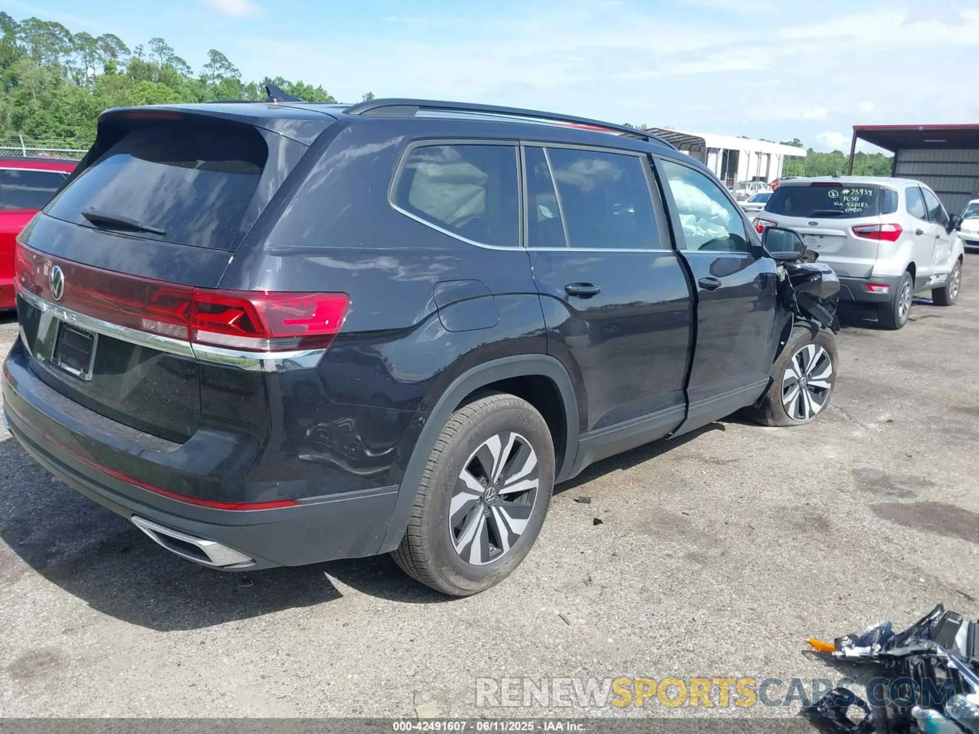 4 Photograph of a damaged car 1V2DR2CA1RC576374 VOLKSWAGEN ATLAS 2024
