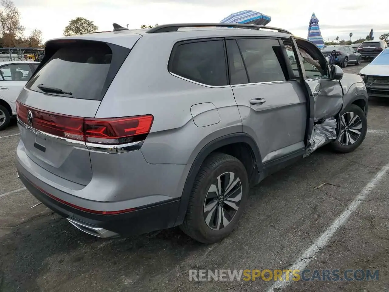 3 Photograph of a damaged car 1V2DR2CA3RC519996 VOLKSWAGEN ATLAS 2024