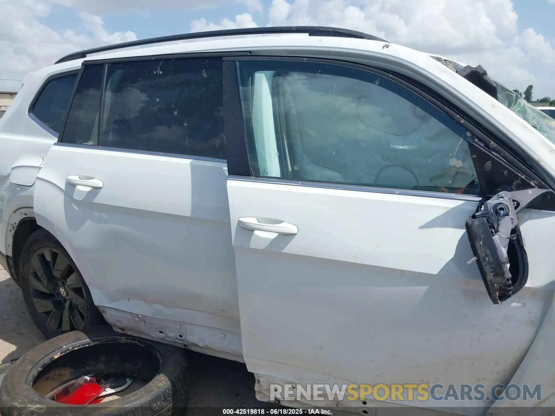13 Photograph of a damaged car 1V2DR2CA6RC615007 VOLKSWAGEN ATLAS 2024