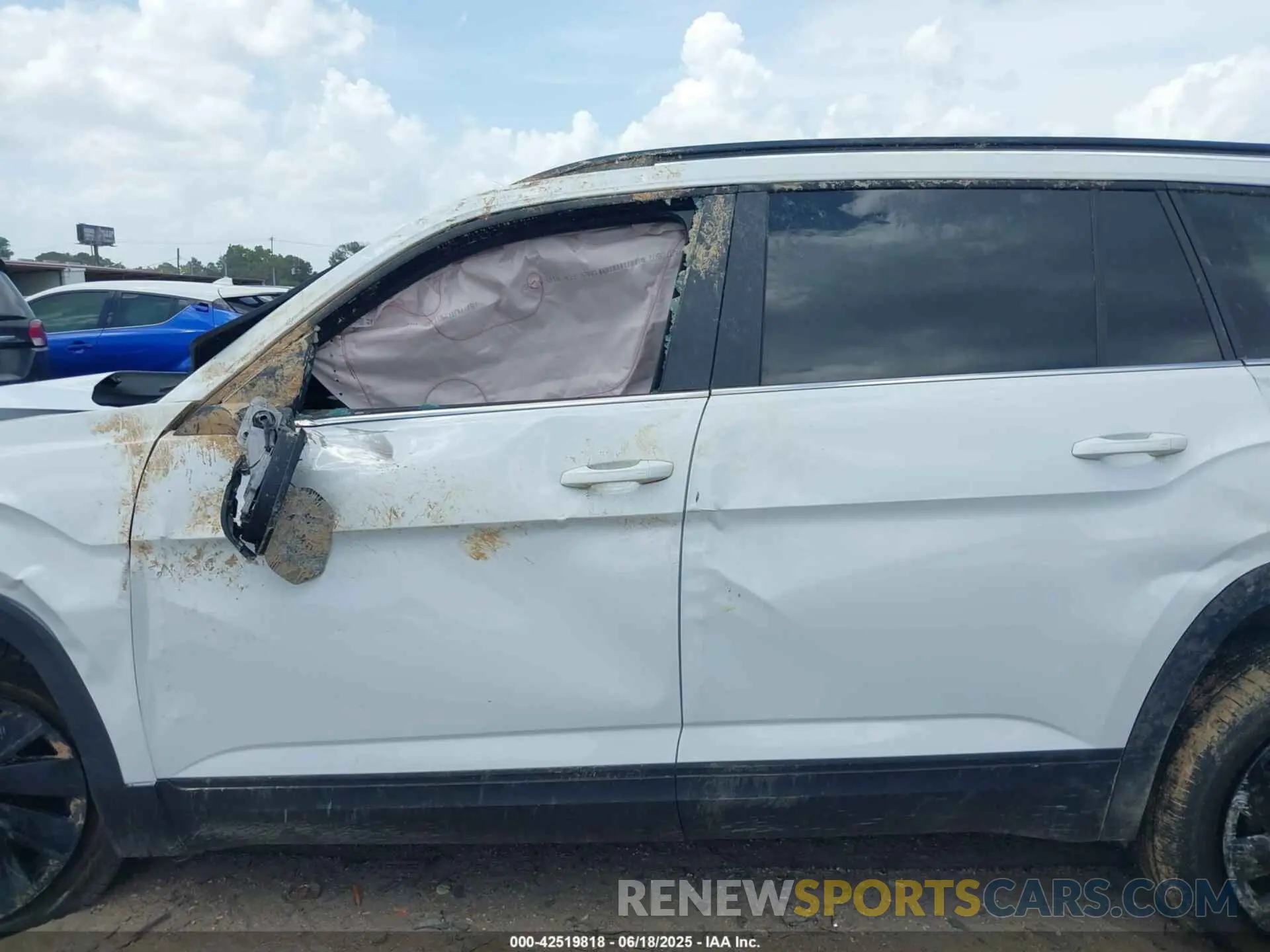 14 Photograph of a damaged car 1V2DR2CA6RC615007 VOLKSWAGEN ATLAS 2024