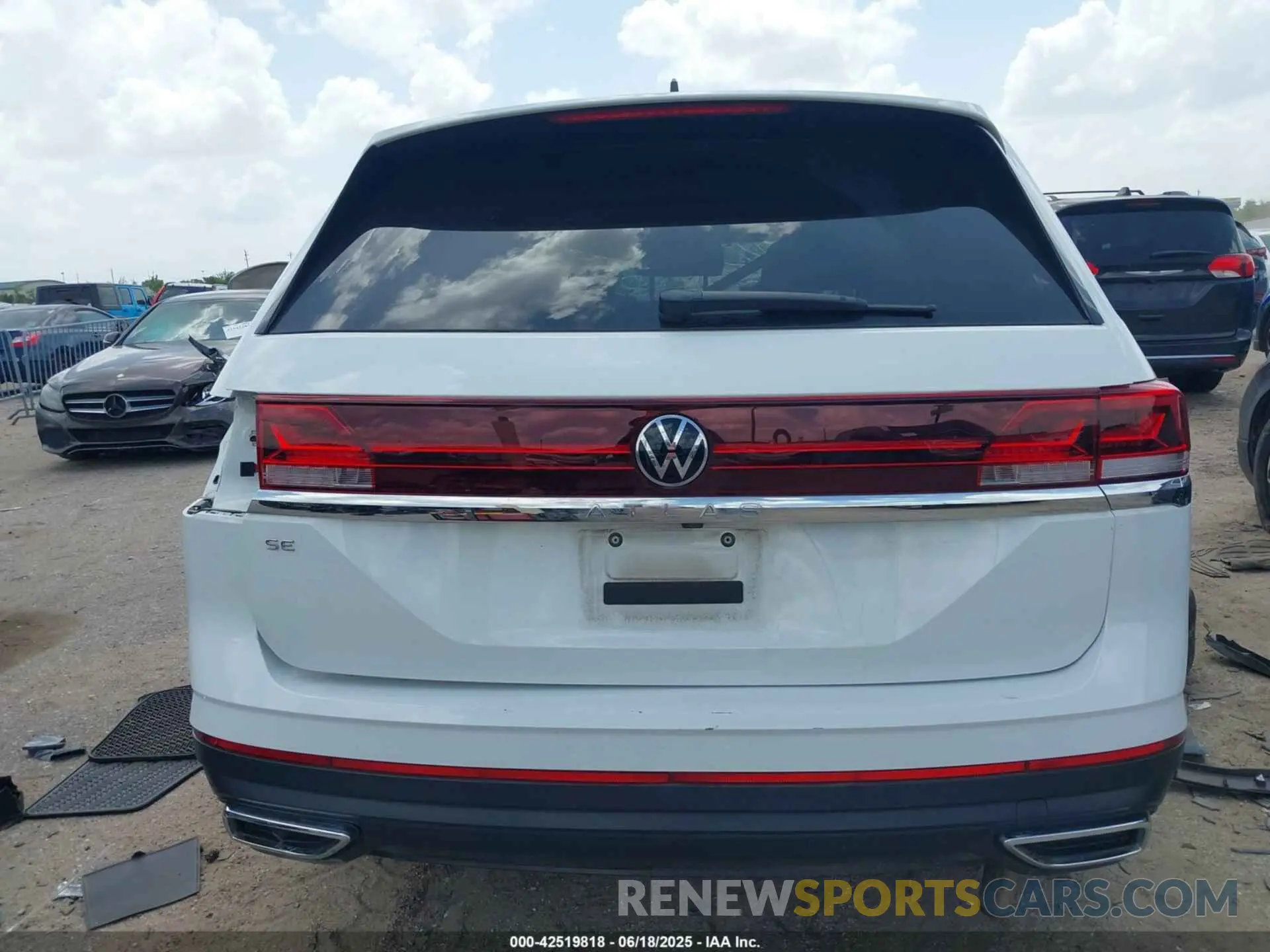 16 Photograph of a damaged car 1V2DR2CA6RC615007 VOLKSWAGEN ATLAS 2024
