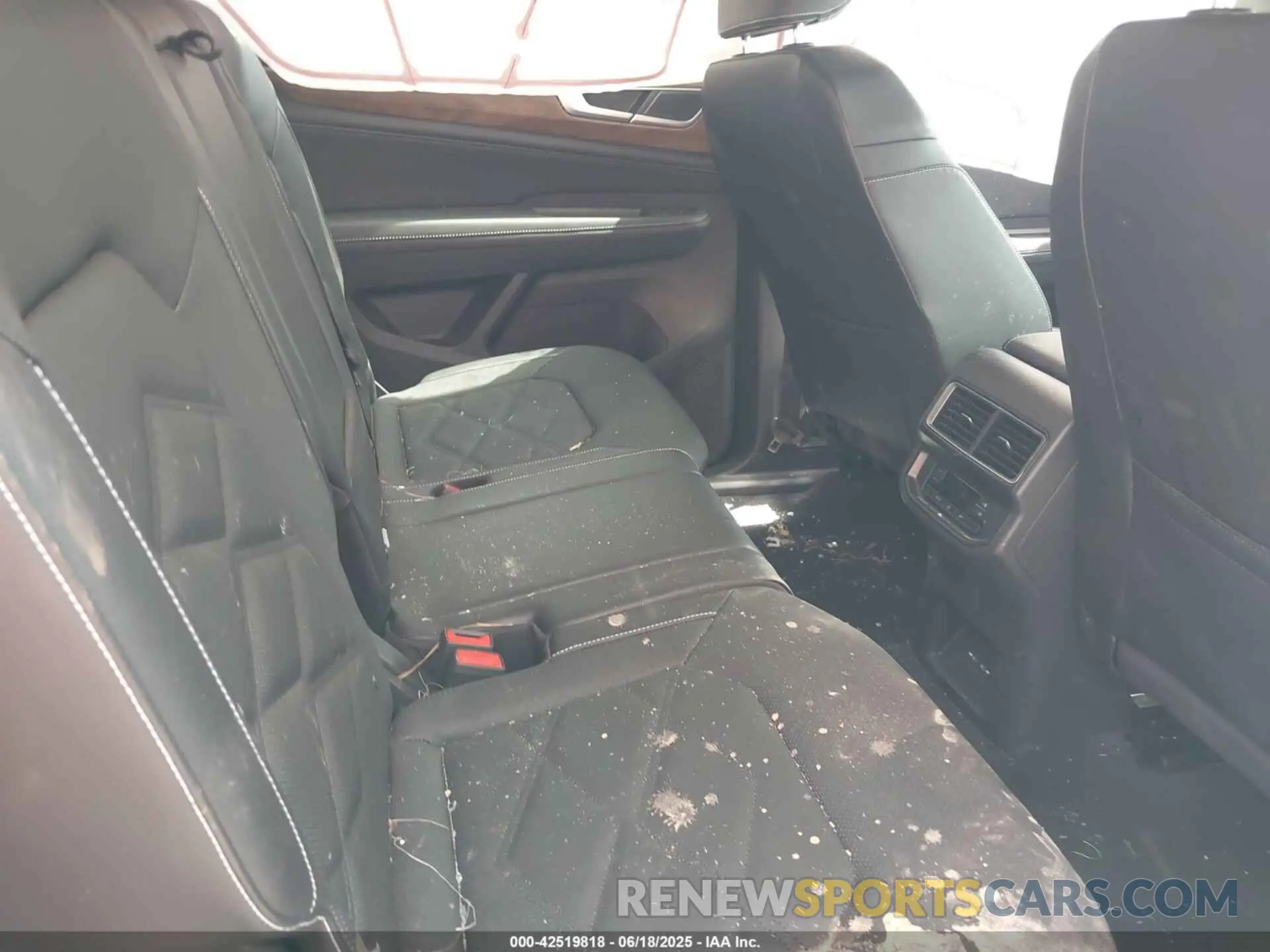 8 Photograph of a damaged car 1V2DR2CA6RC615007 VOLKSWAGEN ATLAS 2024