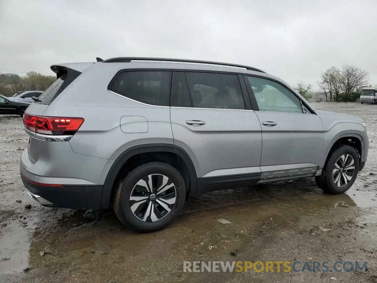3 Photograph of a damaged car 1V2DR2CAXRC554731 VOLKSWAGEN ATLAS 2024