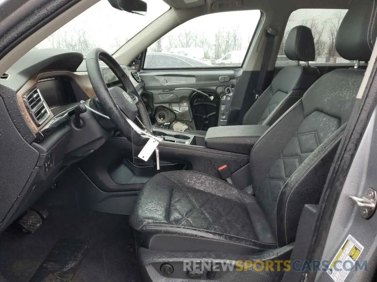 7 Photograph of a damaged car 1V2DR2CAXRC554731 VOLKSWAGEN ATLAS 2024