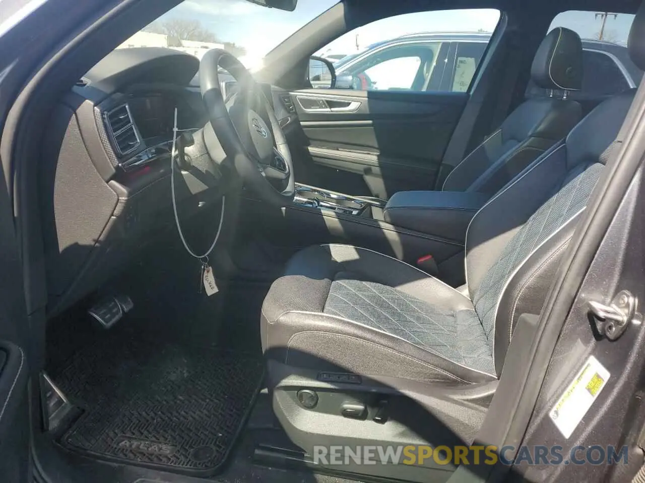 7 Photograph of a damaged car 1V2FE2CA8RC209296 VOLKSWAGEN ATLAS 2024