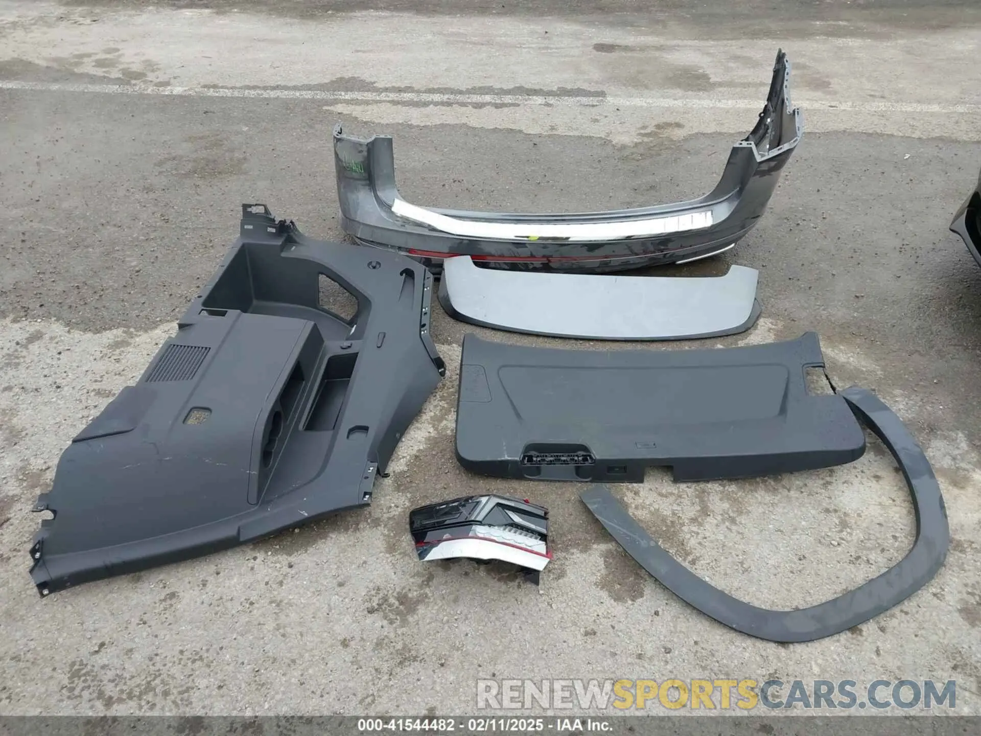 12 Photograph of a damaged car 1V2FR2CA0RC523772 VOLKSWAGEN ATLAS 2024